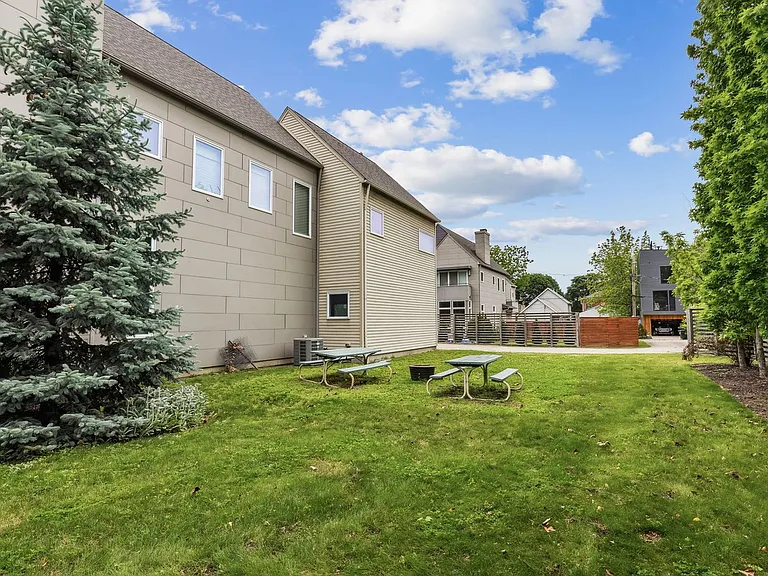 2379 W 7th St #ID1593917P — Photo 21