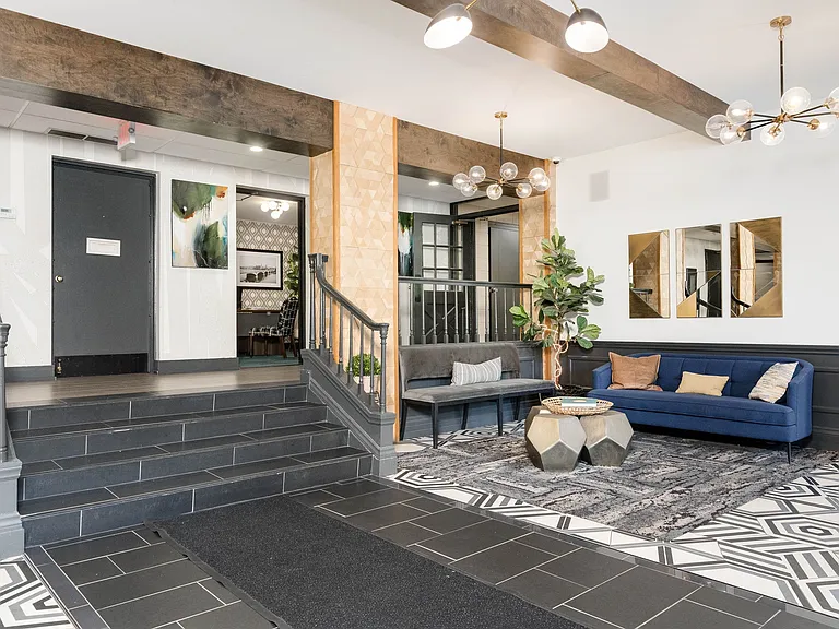 500 E Fulton St — Photo 18