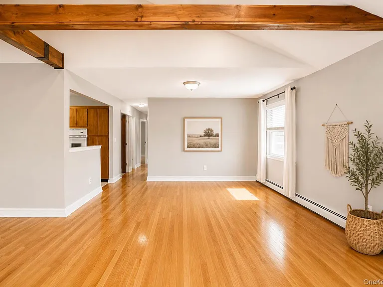 26 Lancaster Rd #UPPER — Photo 4