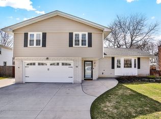 62 Pin Oak Cir, Grand Island, NY 14072