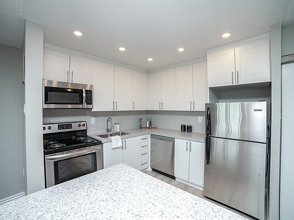 2nd image of 472 6th Ave #1s & 05s