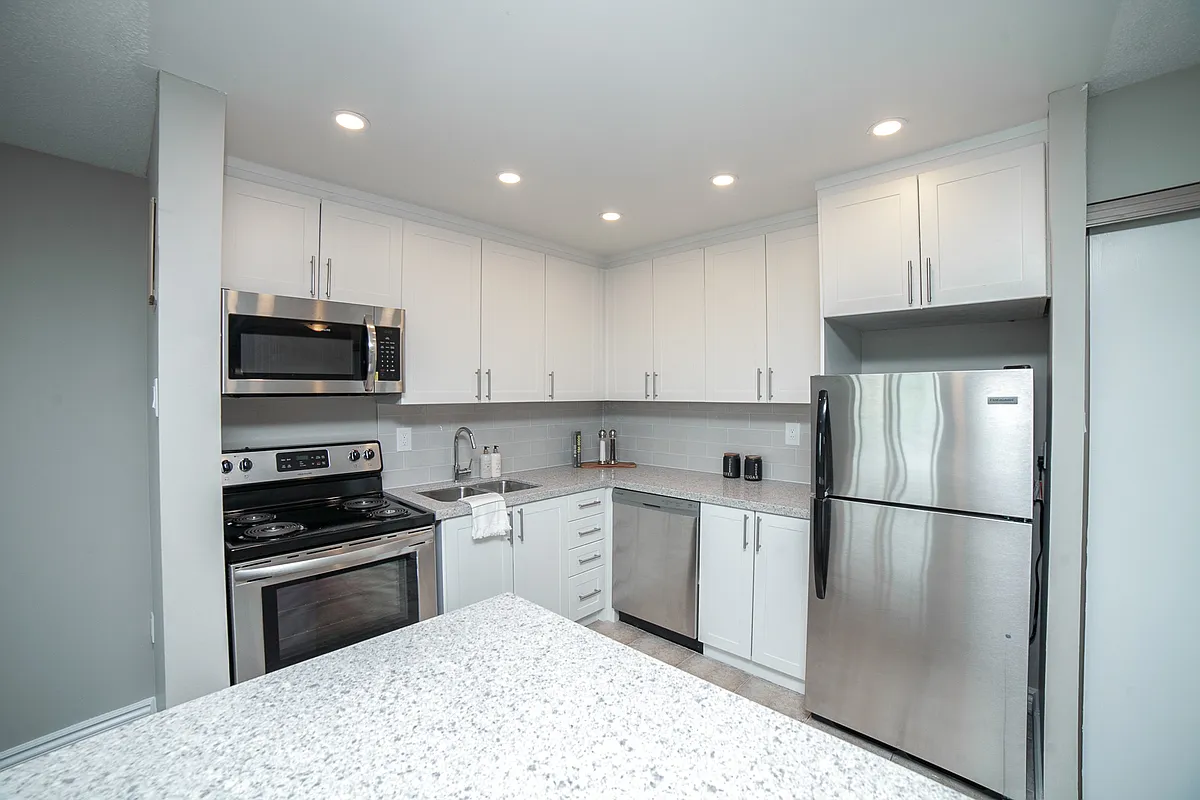 Building Photo - 472 6th Ave #1s & 05s