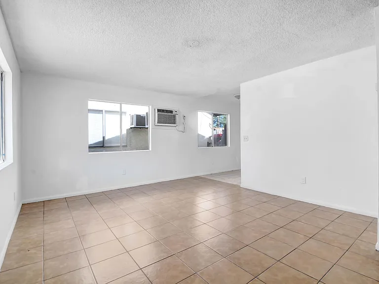4039 Lorraine Dr #5 — Photo 11