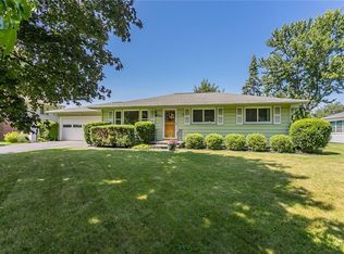384 Meadowbriar Rd, Rochester, NY 14616
