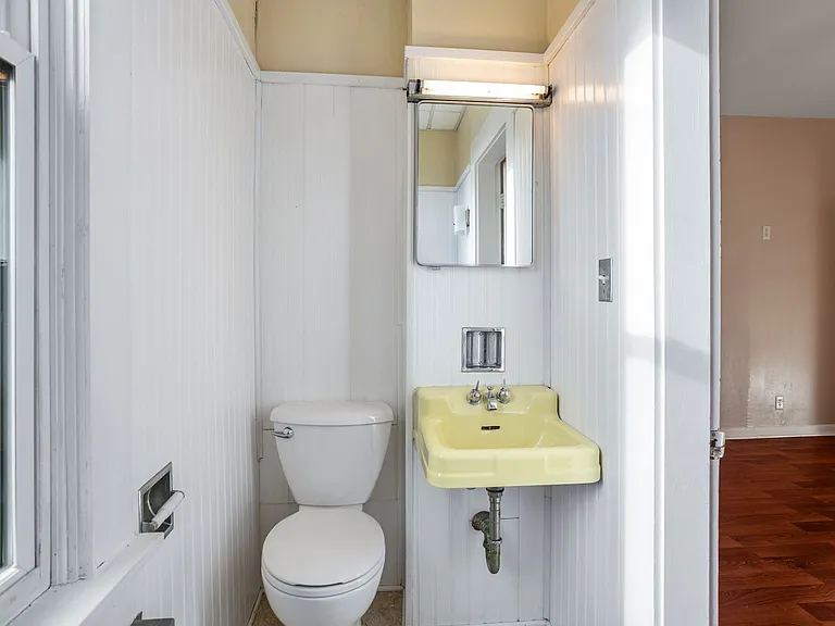 531 Merritt Ave — Photo 12