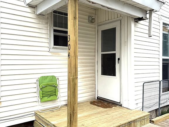 3rd image of 304 John St