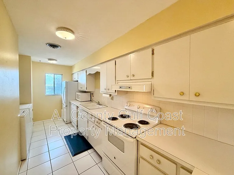 325 Englewood Isles Pkwy — Photo 5