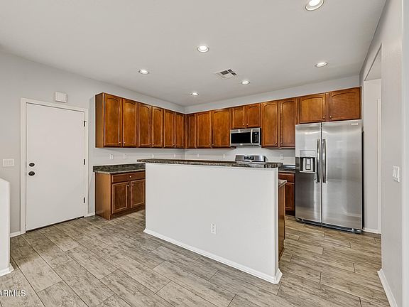 3rd image of 988 S DEERFIELD Lane