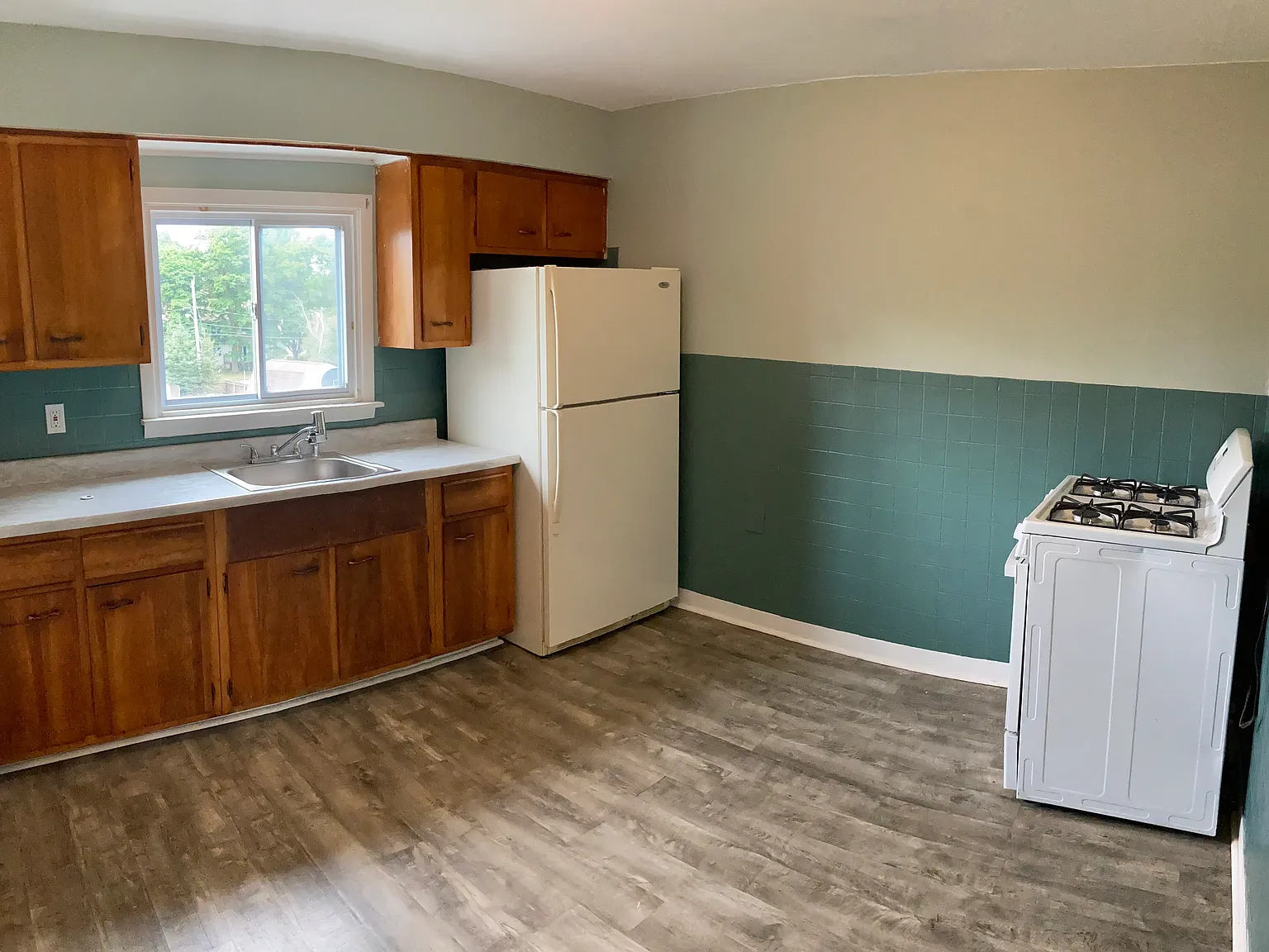 2 bed, 1100 sqft, $1,300 — Photo 4