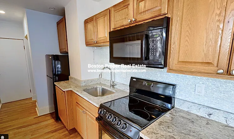 1 bed, 1.0 bath, $2,500 — Photo 1