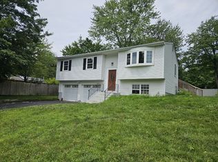 28 Newbury St, Monroe, NY 10950