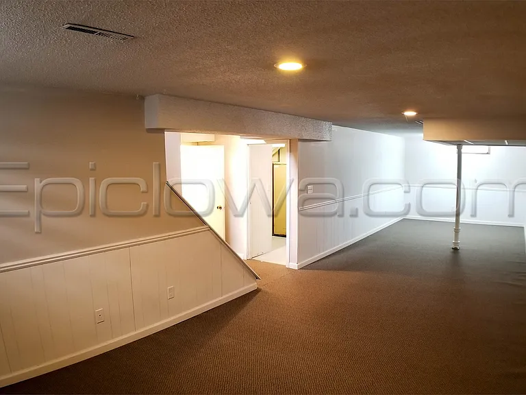 2923 Russell Dr NE — Photo 17