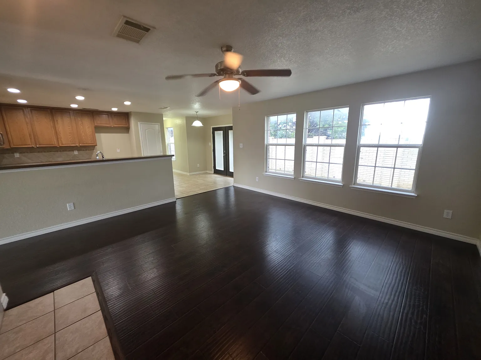 4 bed, 2691 sqft, $2,800 — Photo 3