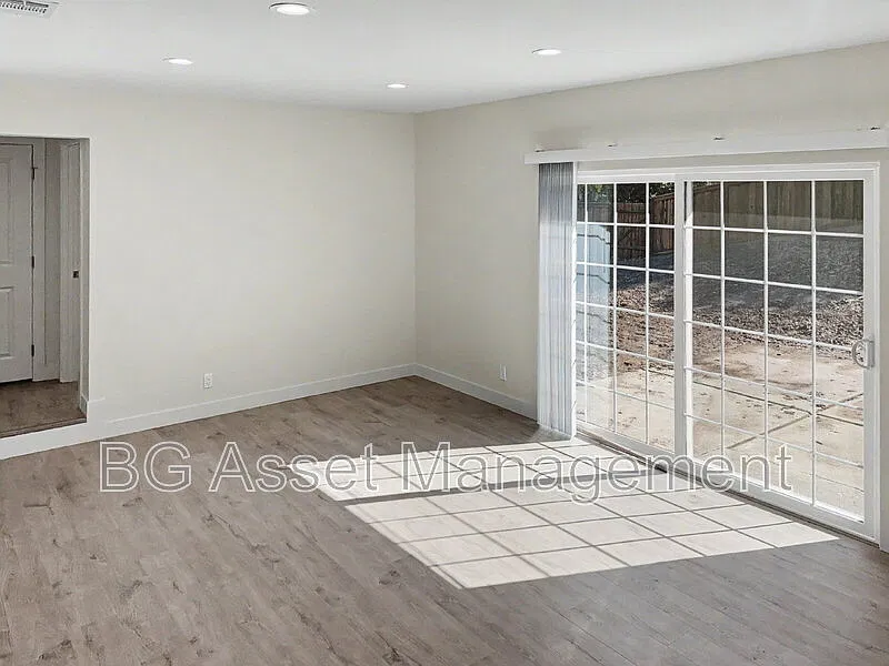 3 bed, 2.0 bath, 1188 sqft, $3,495 — Photo 4