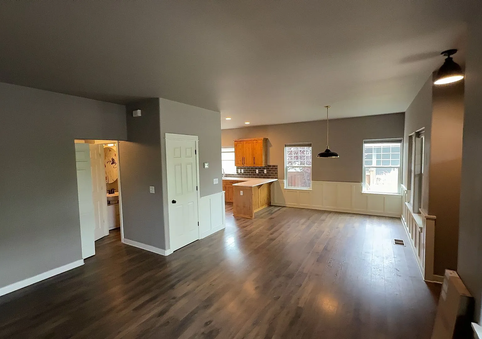 Move In Special! 1/2 Off First Months Rent. 3 Bedroom / 2.5 Bathroom In Ne Bend Or — Photo 4