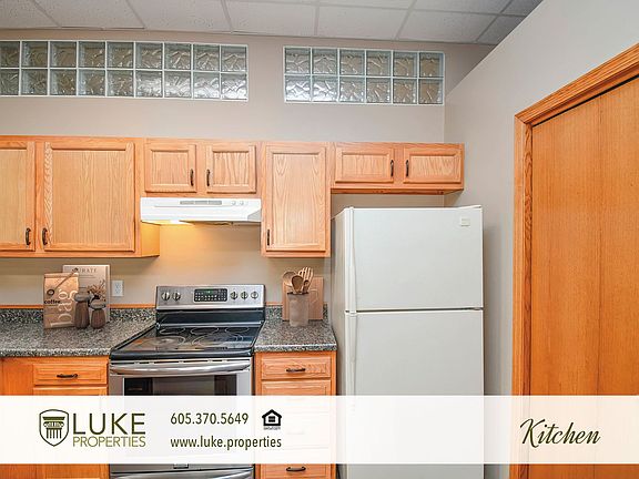 5th image of 332 N Blauvelt Ave #1