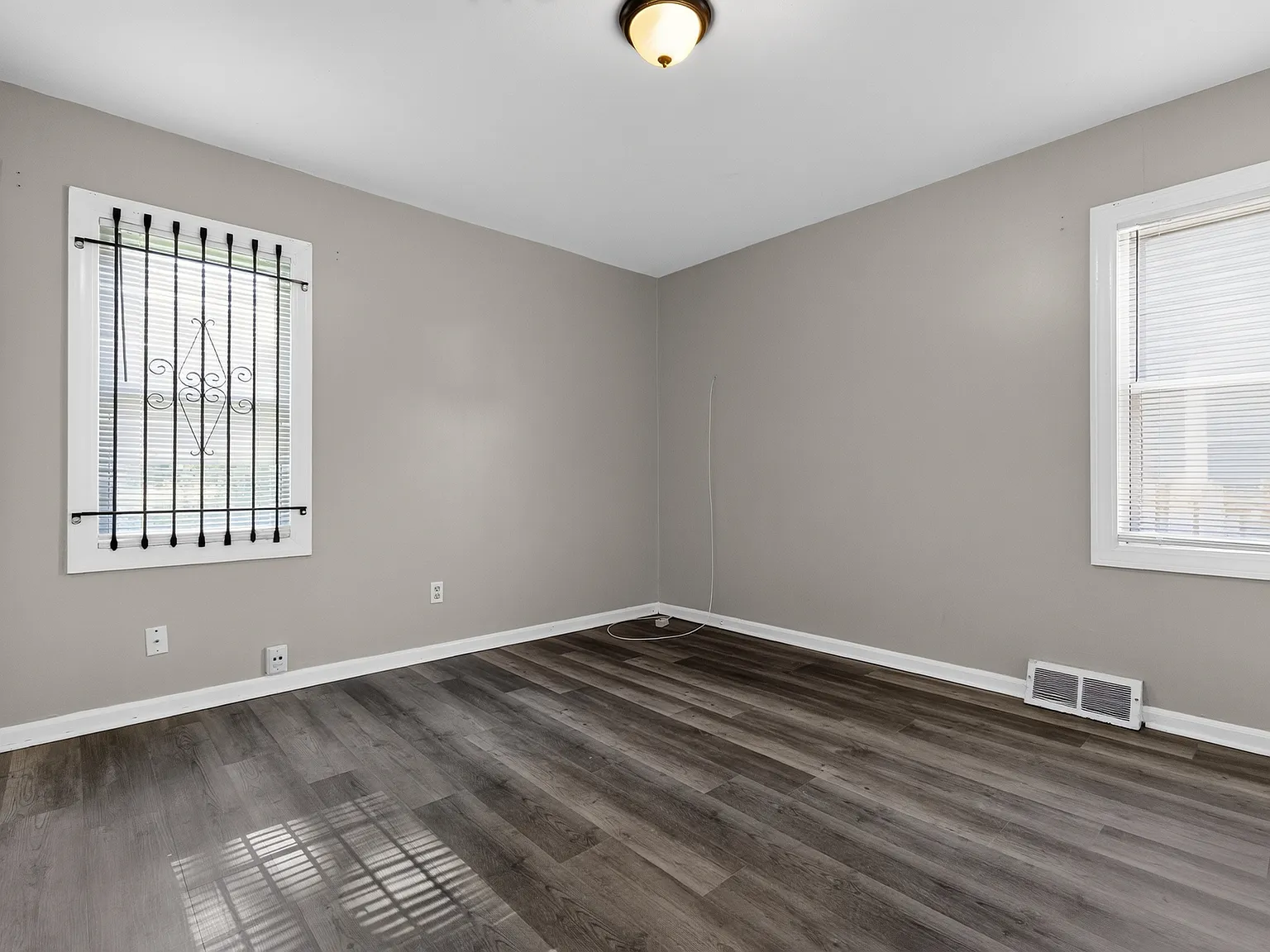 3 bed, 1200 sqft, $1,340 — Photo 4