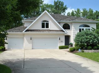 2224 Donegal Dr, Darien, IL 60561