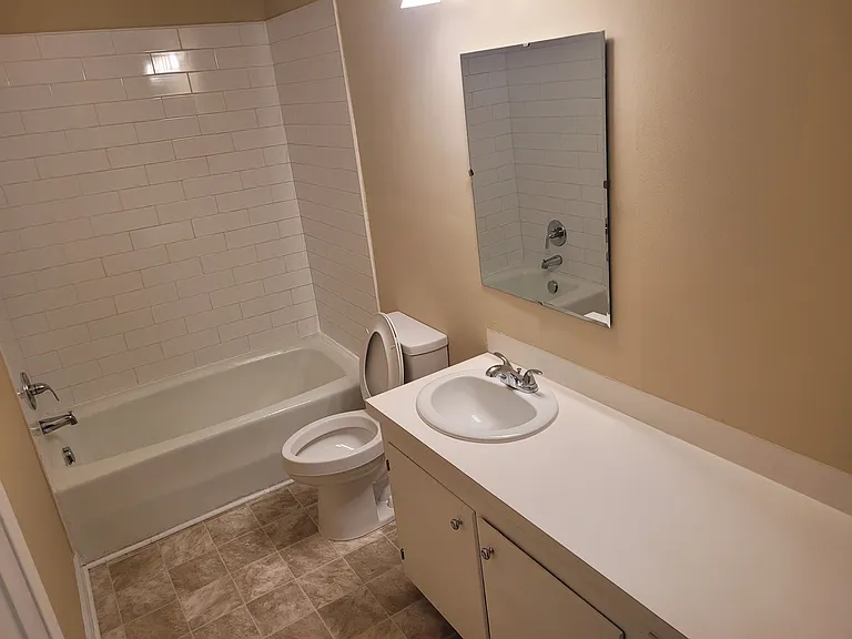 1403B E 2nd St #B — Photo 4