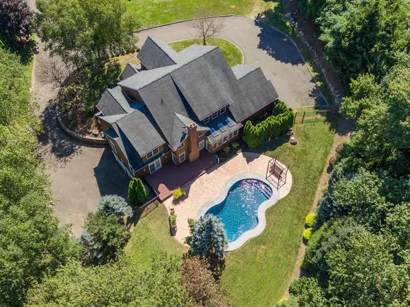 17 Mohegan Road, Shelton, CT 06484