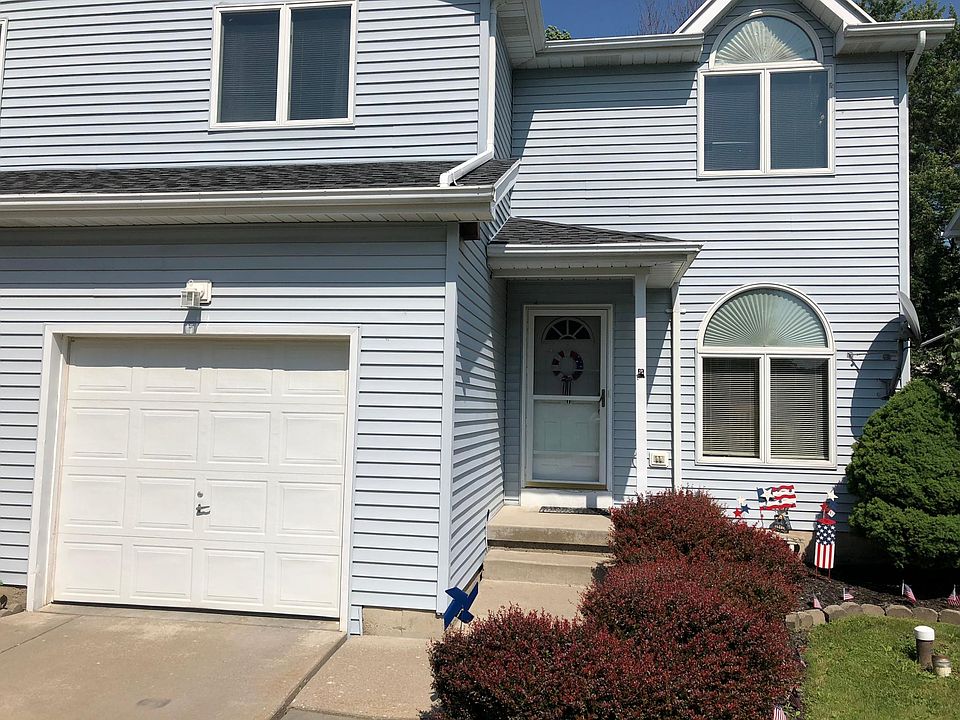 5 Montauk Ln. Right side 