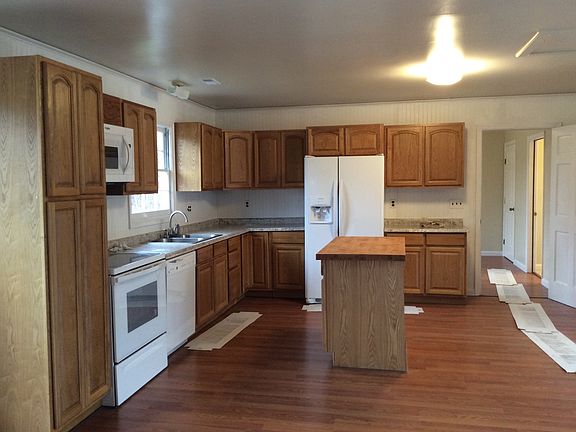 3rd image of 576 Chatham Ln