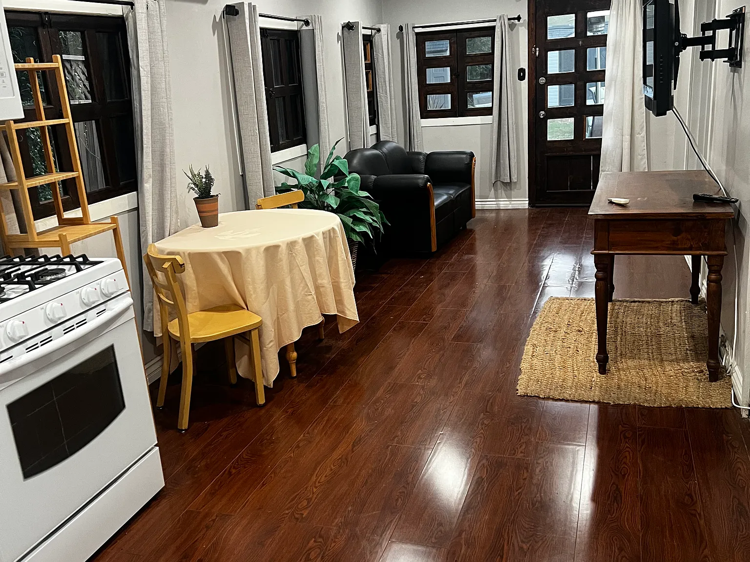 2 bed, 650 sqft, $2,900 — Photo 4