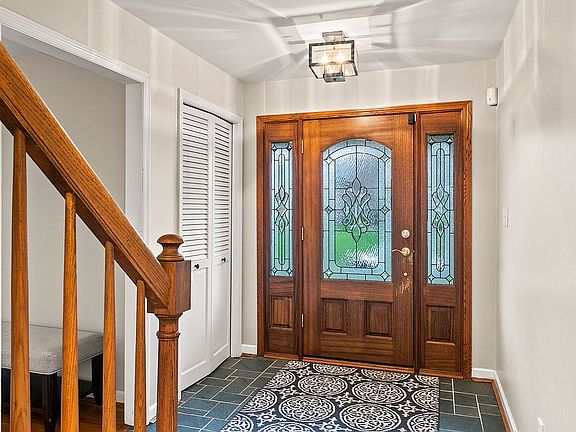 3rd image of 5143 Elmcrest Ln