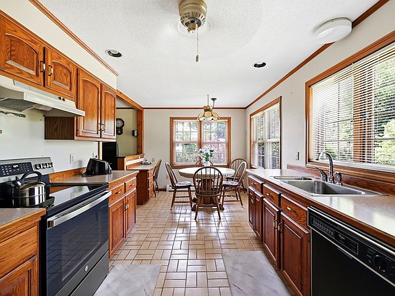 5th image of 4 Ladyslipper Ln