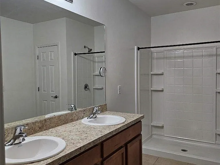 114 SE 3rd St — Photo 7