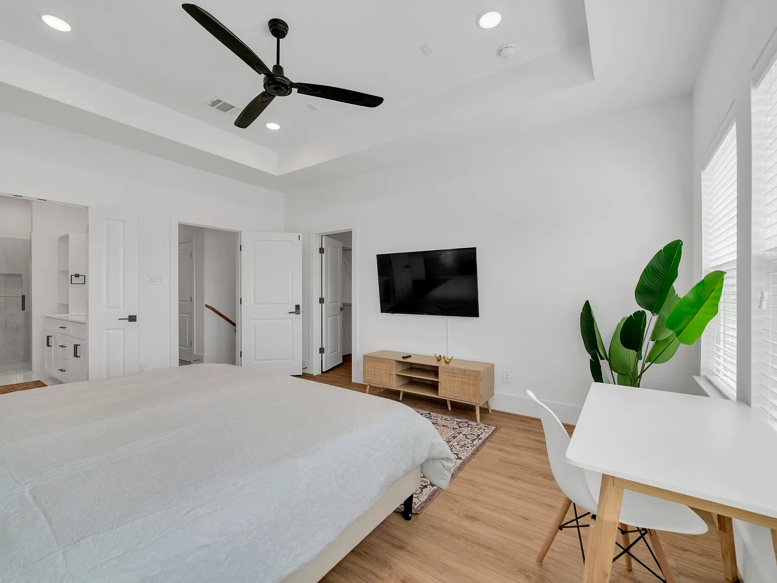 3417 Yellowstone Blvd — Photo 4