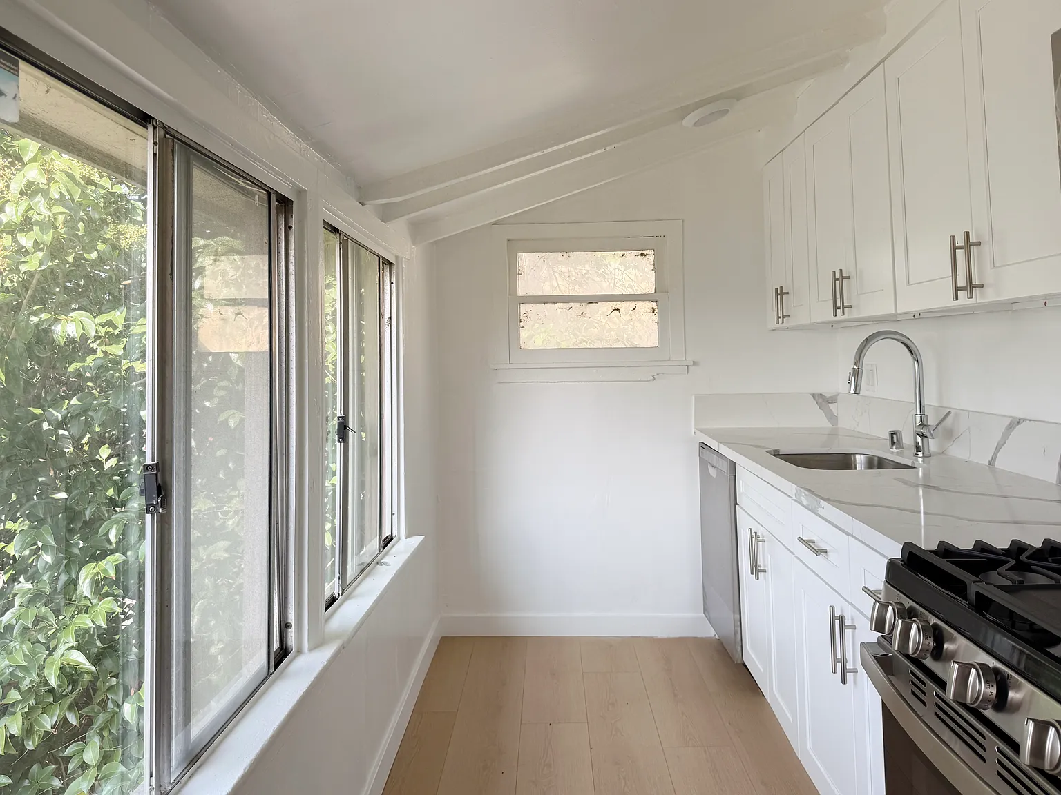 1827 Santa Ynez St — Photo 3