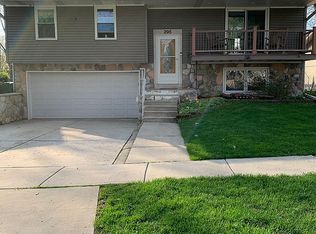 295 Cottonwood Rd, Buffalo Grove, IL 60089