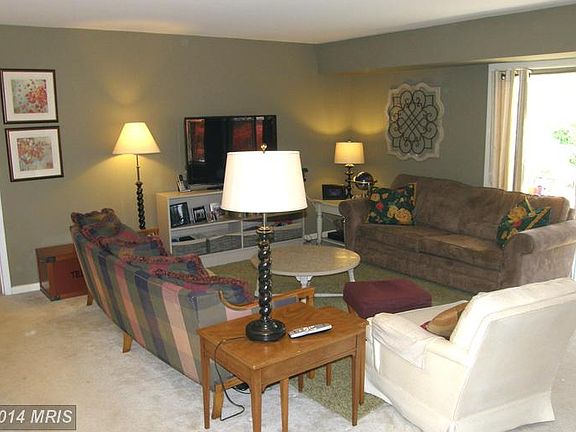3rd image of 10649 Montrose Ave #10649