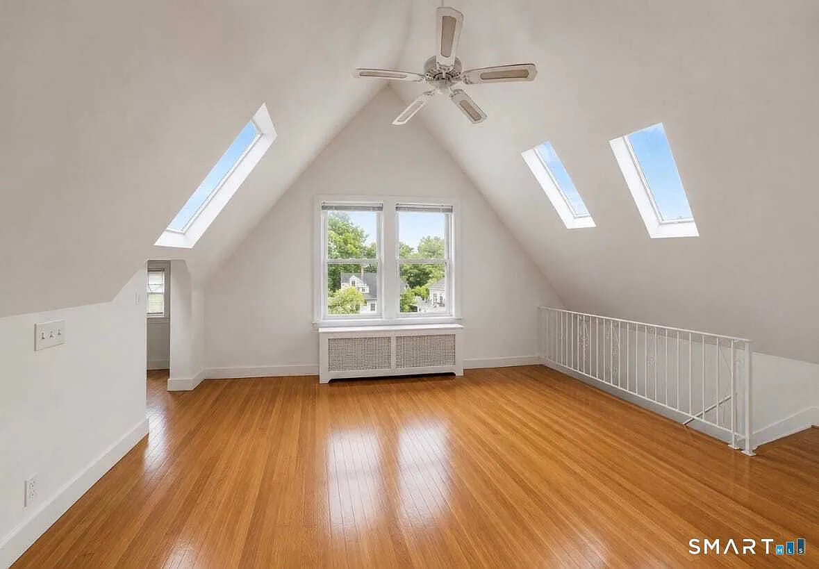 2 bed, 1.0 bath, 2932 sqft, $1,850 — Photo 3