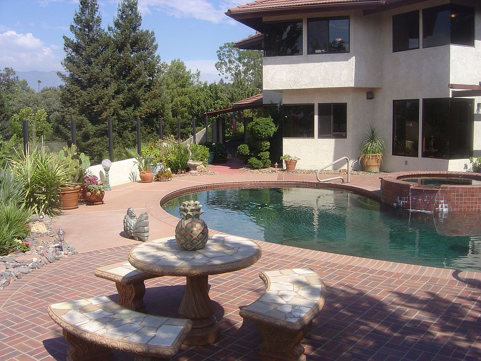 1st image of 30635 Country Club Dr