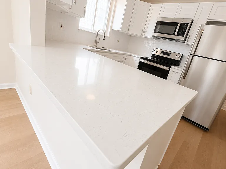 290 Washington St #4 — Photo 3