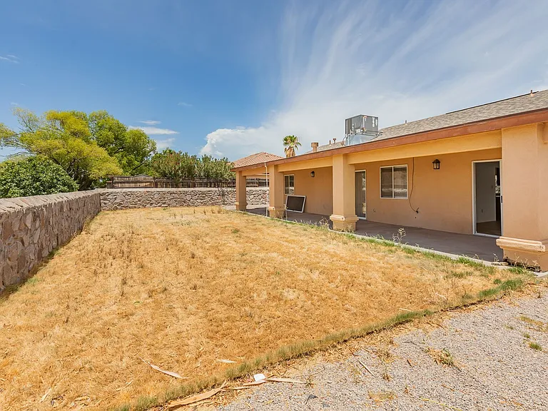 2400 Saguaro Loop — Photo 32
