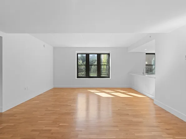 310 Clarkson Avenue image 8 of 26