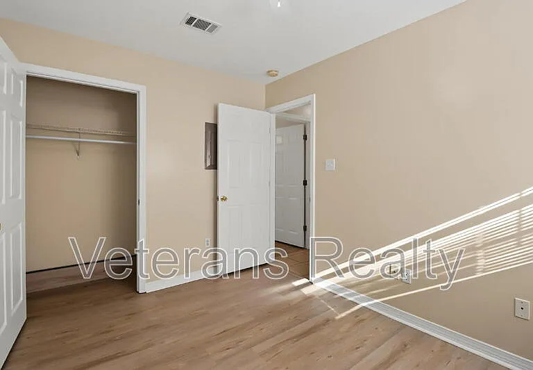 1285 Kensington Dr — Photo 14