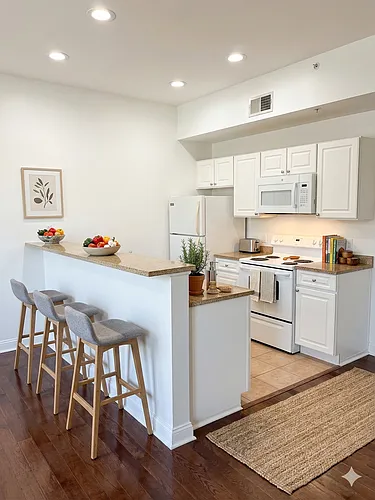 Farmington Avenue Apartments Photo 1