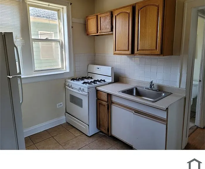 1251 W 86th St #2 — Photo 4