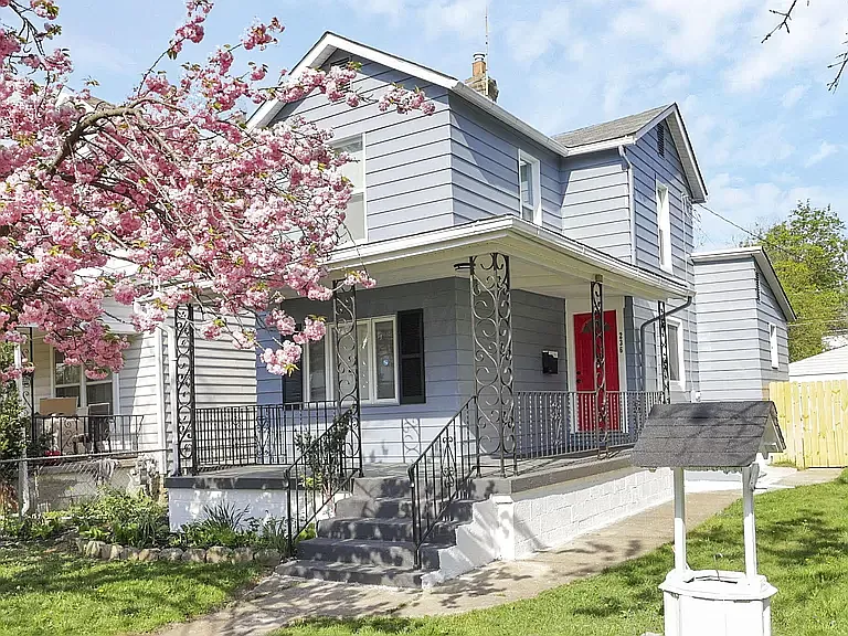 236 Clarendon Ave — Photo 2