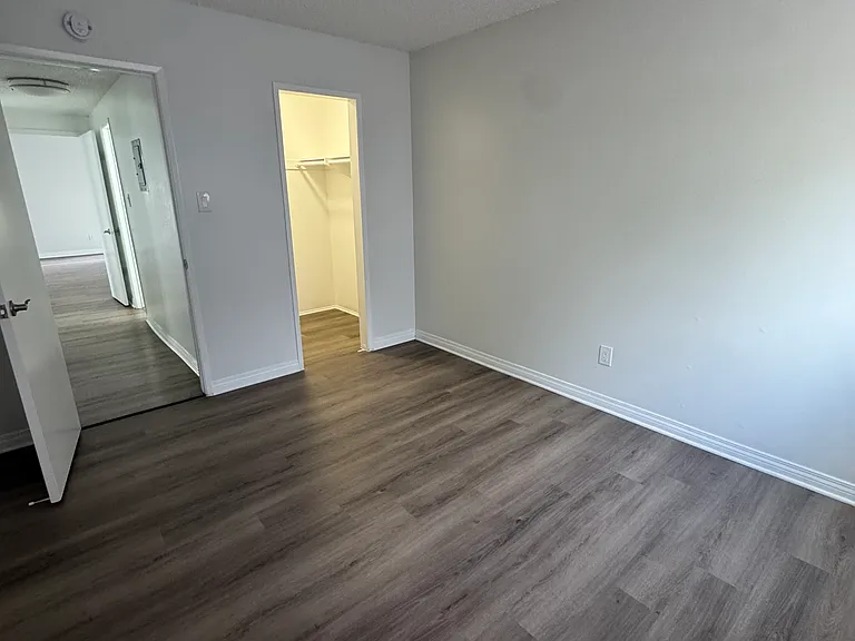 Hillside Plaza Apartments — Photo 7