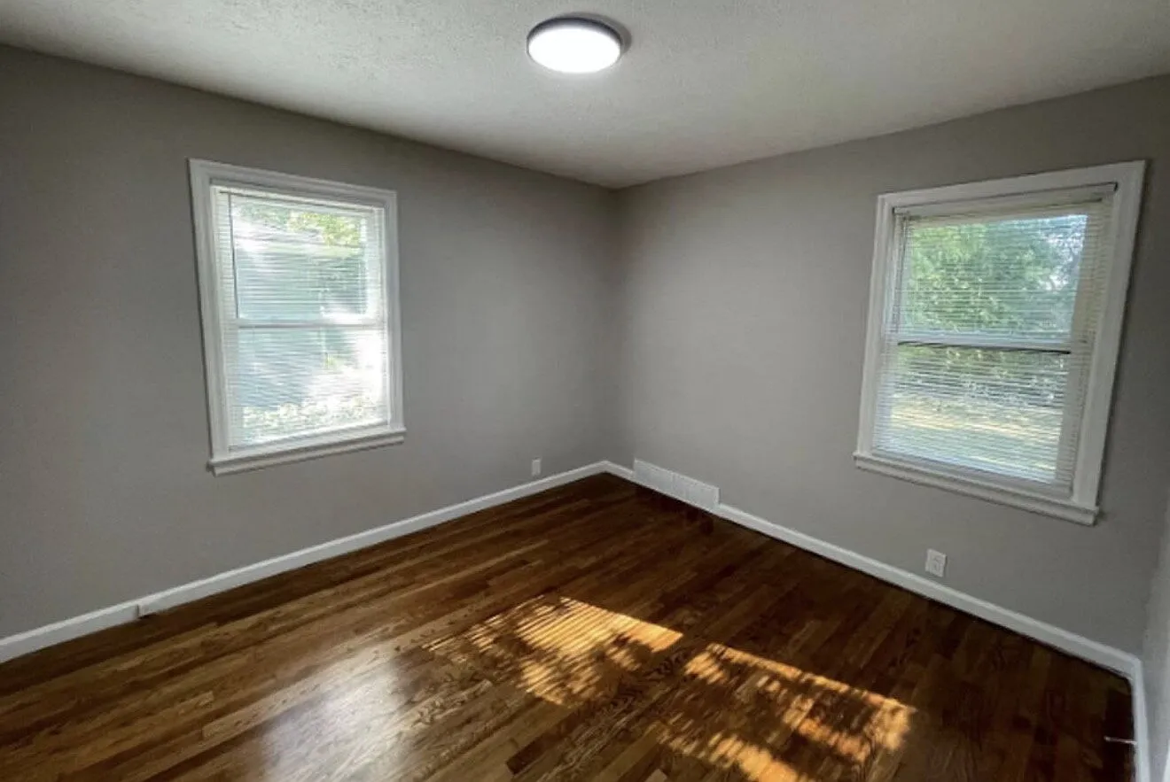 2 bed, 1.0 bath, 700 sqft, $1,350 — Photo 2