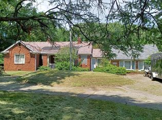 35274 Schoolcraft Rd, Livonia, MI 48150