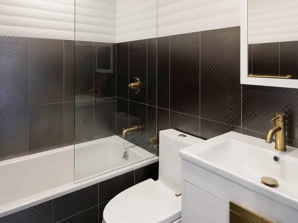 998 Carroll Street image 6 of 11