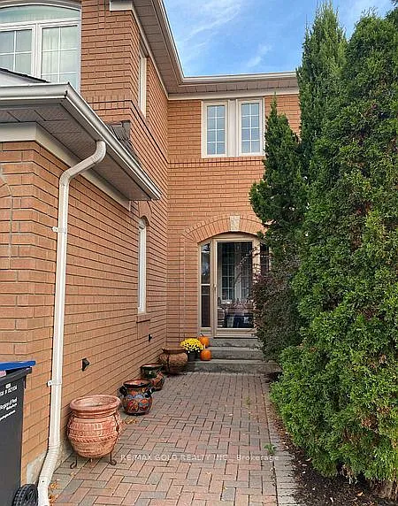 39 Fiddleneck Cres