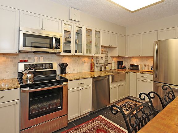 3rd image of 1600 N Oak St APT 520