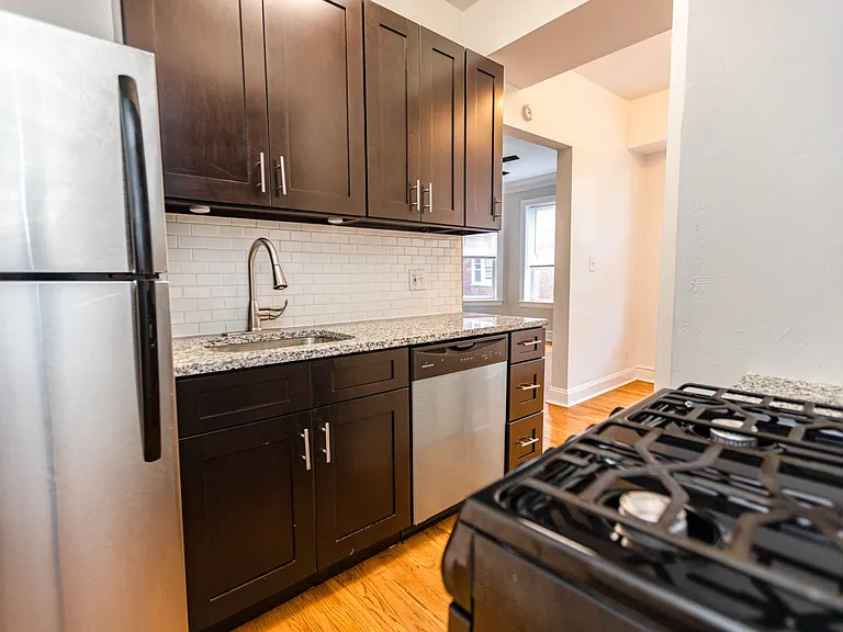 4400-10 N. Ashland Ave. / 1600-10 W. Montrose Ave. — Photo 4